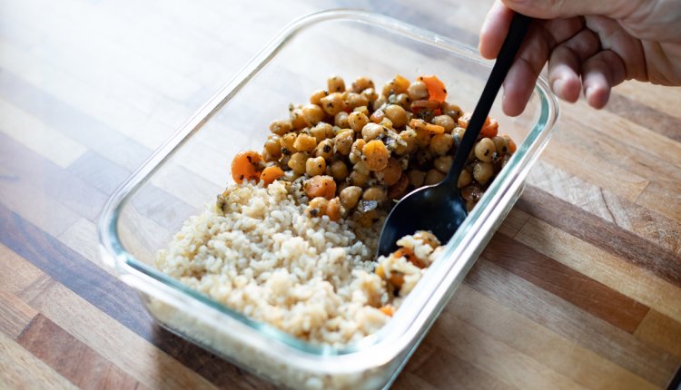 Restje eten in bakje