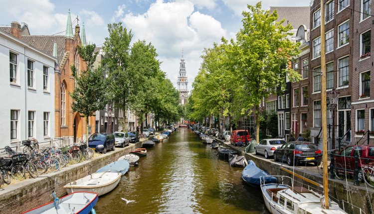 Amsterdam, parkeren langs de grachten