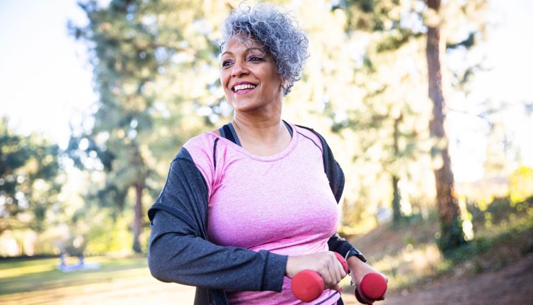 Vrouw aan het sporten in de buitenlucht