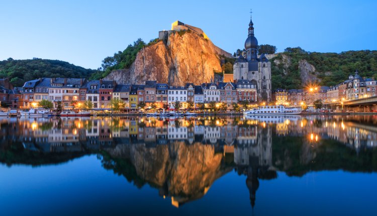 © Dinant, de citadel en kathedraal