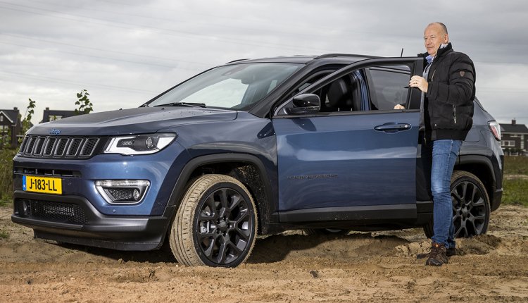 Gerard Willemsen bij de Jeep Compass 4xe Plug-In Hybrid