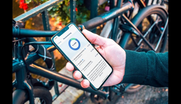 telefoon met pensioenchecker app
